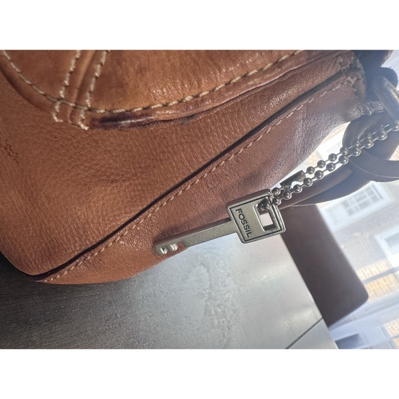 Vintage FOSSIL Cognac Leather Y2K Rare Shoulder Bag Purse With Key - Picture 3 of 6
